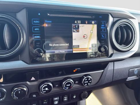 Used 2018 Toyota Tacoma TRD Off-Road w/ Technology Package image 17