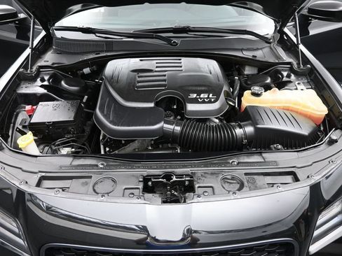 Used 2022 Chrysler 300 Touring w/ Sport Appearance Package RWD image 35