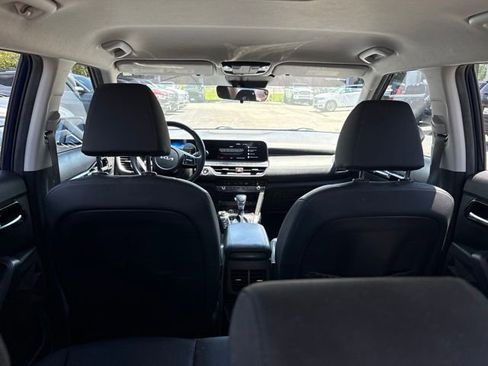 Used 2024 Kia Seltos EX FWD image 17