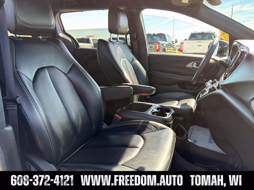 Used 2025 Chrysler Pacifica Select FWD image 38