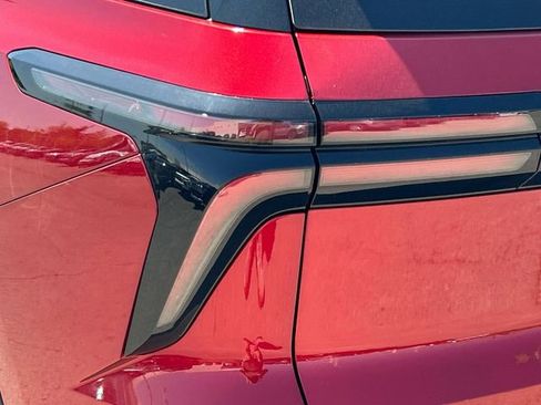 New 2026 Chevrolet Traverse LT w/ Driver Confidence Package FWD image 10