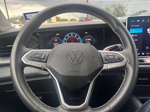 Used 2026 Volkswagen Tiguan SE AWD/4WD image 29