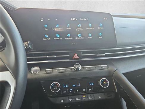 Used 2025 Hyundai Elantra SEL image 15
