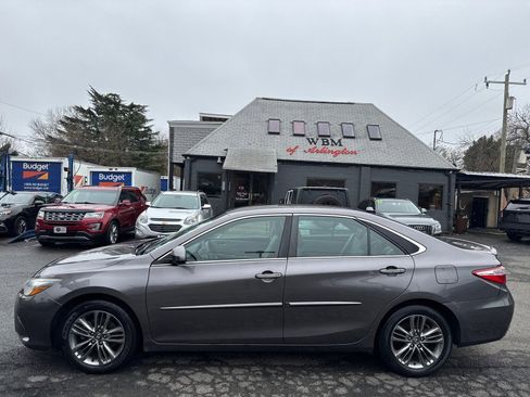 Used 2017 Toyota Camry SE image 7