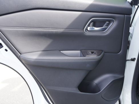 Used 2024 Nissan Rogue Platinum image 12