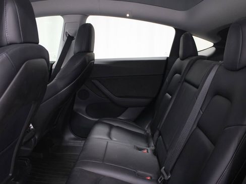 Used 2020 Tesla Model Y Long Range image 17