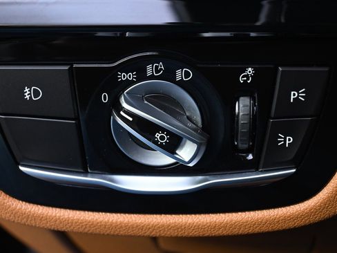 Used 2017 BMW 540i xDrive image 24