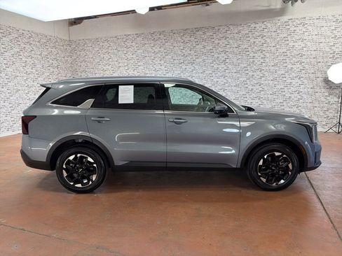 Used 2024 Kia Sorento S AWD/4WD image 8
