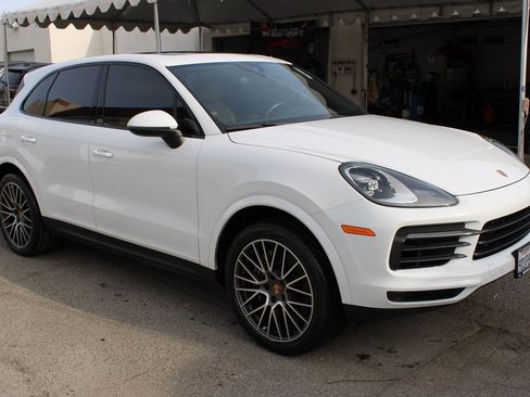 Used 2021 Porsche Cayenne image 3