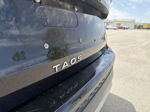 Used 2025 Volkswagen Taos SE FWD image 39