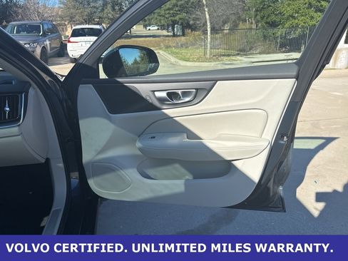 Certified 2025 Volvo S60 B5 Core image 9