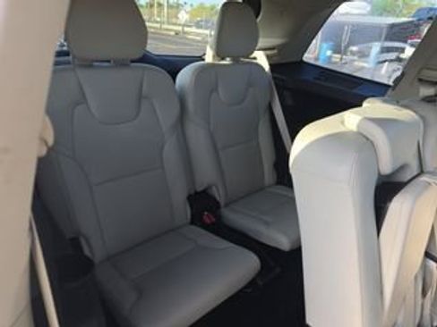 Used 2018 Volvo XC90 T5 Momentum w/ Convenience Package image 11