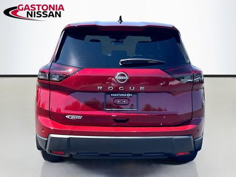 Used 2025 Nissan Rogue S FWD image 7