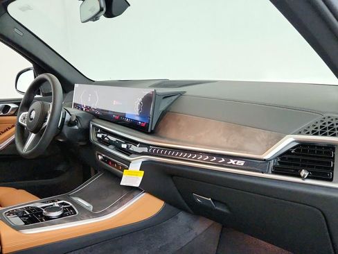 Used 2026 BMW X5 xDrive40i w/ M Sport Package AWD/4WD image 15