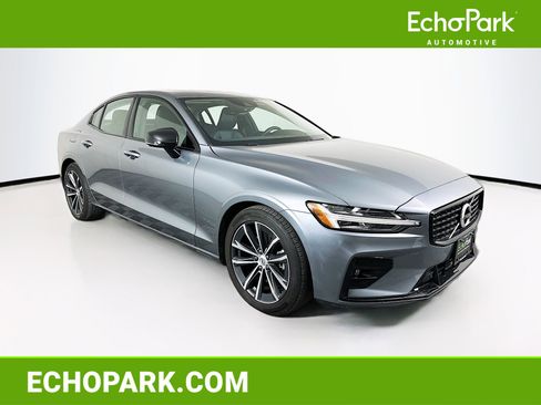Used 2021 Volvo S60 T5 Momentum w/ Premium Package image 1