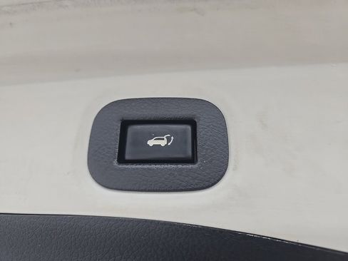 Used 2018 Nissan Rogue SV w/ Premium Package image 34