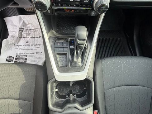 Used 2022 Toyota RAV4 XLE image 13
