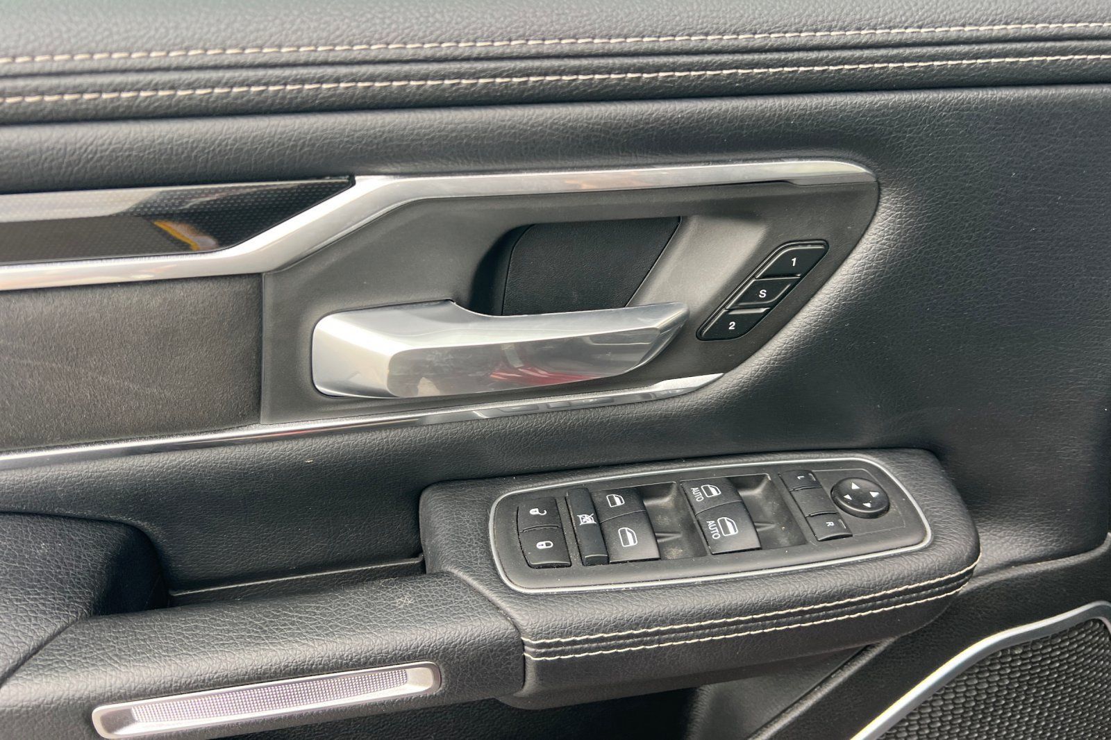 Used 2020 RAM 1500 Laramie w/ Sport Appearance Package AWD/4WD image 14