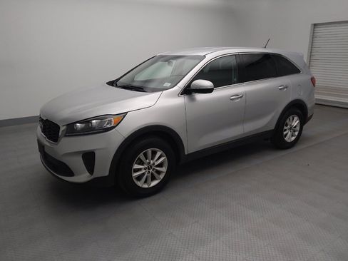 Used 2019 Kia Sorento L image 2