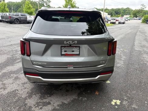 Used 2025 Kia Sorento EX AWD/4WD image 4