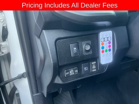 Used 2020 Toyota Tacoma TRD Off-Road AWD/4WD image 11