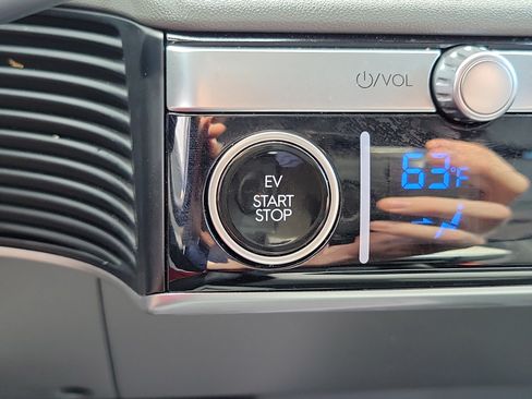 Certified 2024 Hyundai Ioniq 5 SEL RWD image 15
