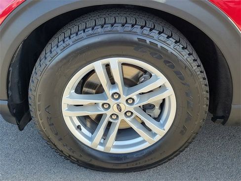 Certified 2021 Ford Explorer XLT w/ Equipment Group 202A image 31