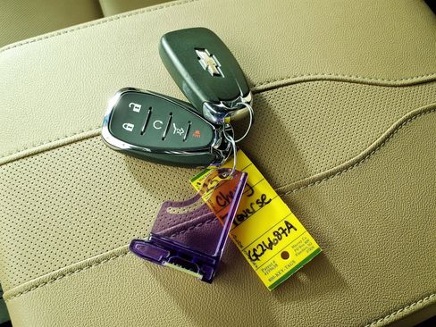 Used 2023 Chevrolet Traverse Premier image 24