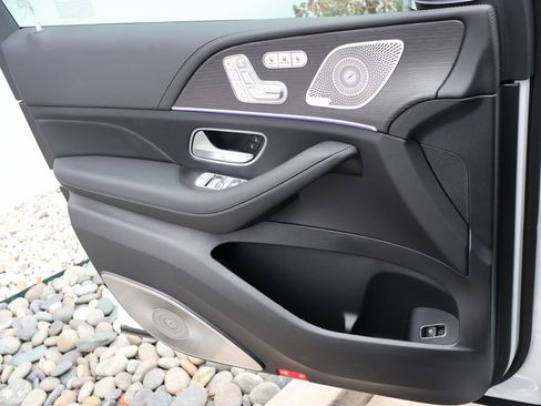 New 2026 Mercedes-Benz GLS 580 4MATIC image 39