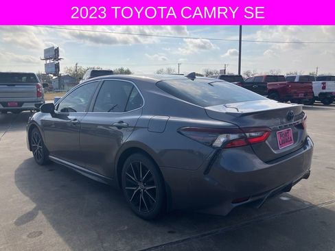 Used 2023 Toyota Camry SE image 5
