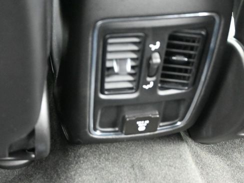 Used 2021 Jeep Grand Cherokee Laredo X image 16