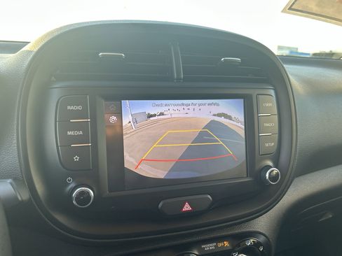 Used 2022 Kia Soul LX image 23