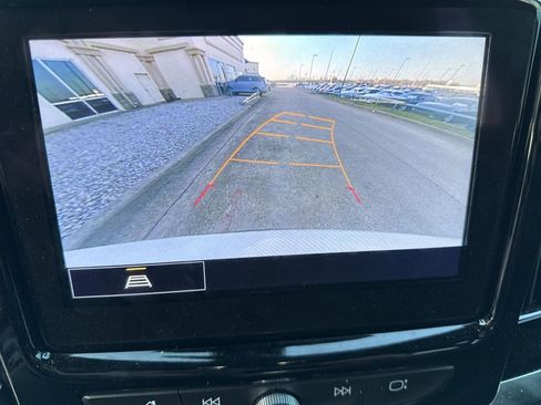 Used 2023 Chevrolet Traverse LT image 27