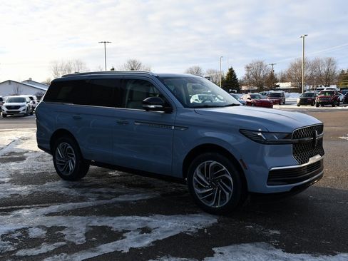 New 2025 Lincoln Navigator Reserve image 8