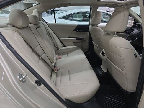 Used 2017 Honda Accord EX-L image 10