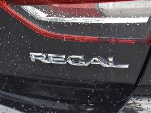 Used 2019 Buick Regal Preferred w/ Sights and Sounds Package image 15