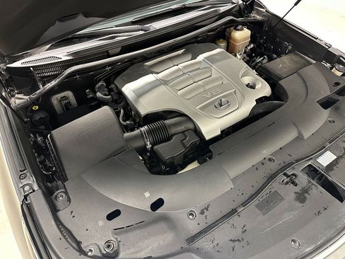 Used 2016 Lexus LX 570 4WD w/ Luxury Package image 3