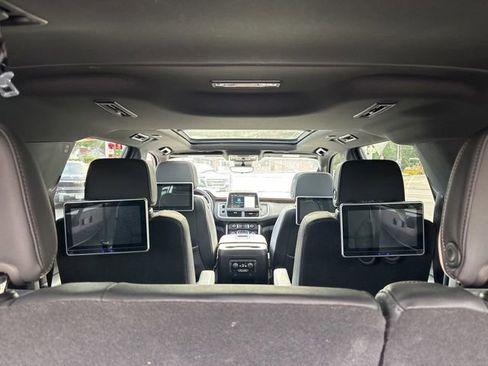Used 2023 Chevrolet Suburban Premier AWD/4WD image 10