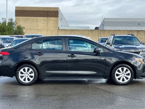 Used 2022 Toyota Corolla LE image 6