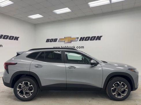 New 2026 Chevrolet Trax LT w/ Driver Confidence Package FWD image 4