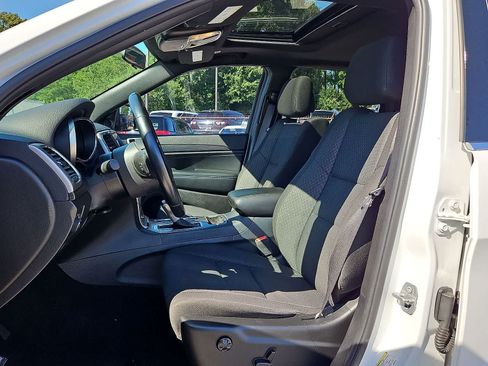 Used 2020 Jeep Grand Cherokee Laredo AWD/4WD image 26