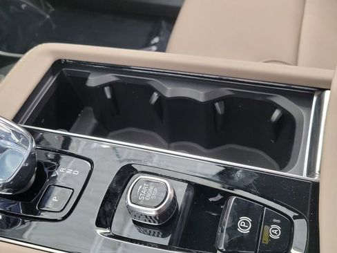 New 2026 Volvo XC90 B6 Plus w/ Protection Package Premier AWD/4WD image 20