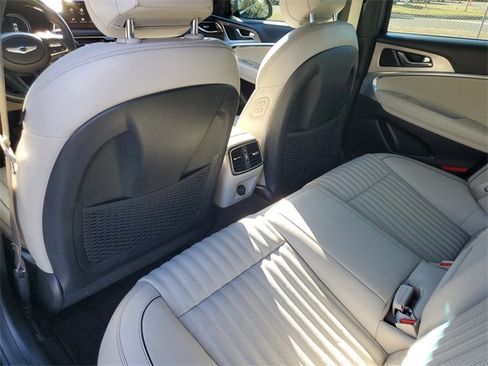 Used 2022 Genesis G70 3.3T image 12