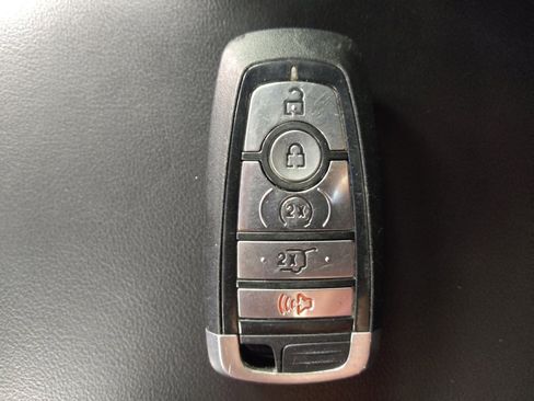 Used 2021 Ford Explorer XLT w/ Equipment Group 202A AWD/4WD image 32