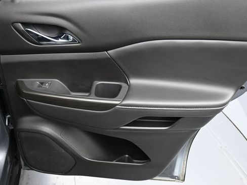 Used 2021 GMC Acadia SLT w/ Elevation Edition image 15