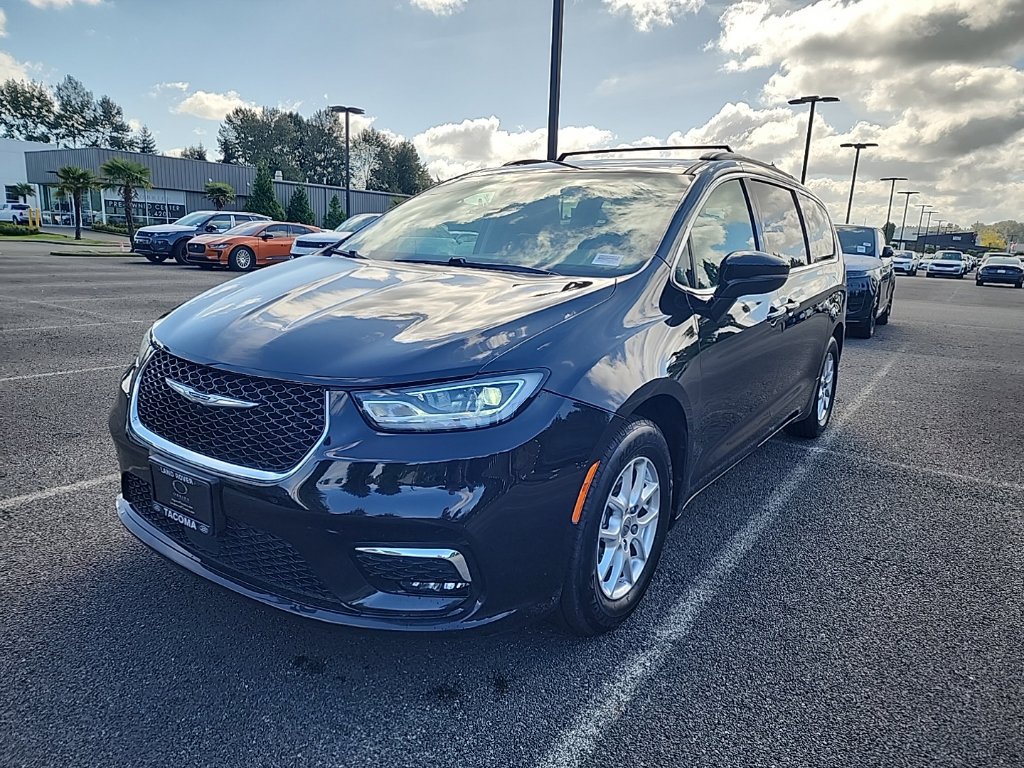 Used 2022 Chrysler Pacifica Touring-L FWD image 1