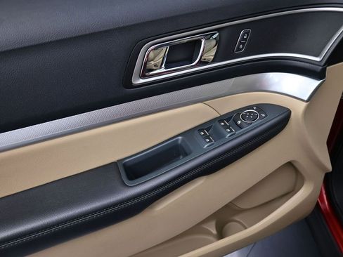 Used 2016 Ford Explorer XLT w/ Equipment Group 202A image 10