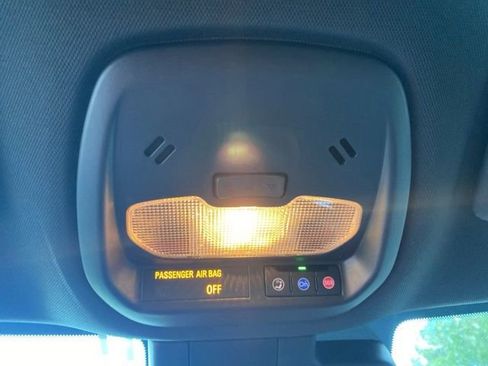 Used 2025 Chevrolet Trax RS FWD image 16