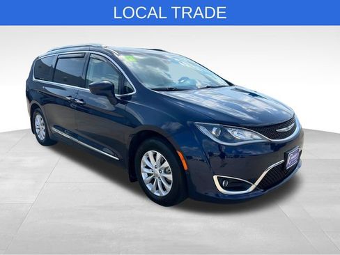 Used 2018 Chrysler Pacifica Touring-L Plus w/ Advanced Safetytec Group FWD image 8