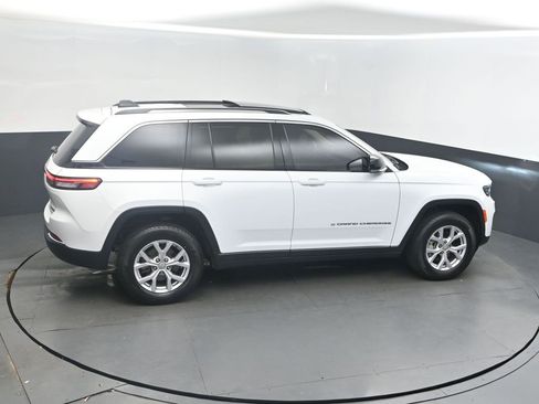 Used 2022 Jeep Grand Cherokee Limited image 38
